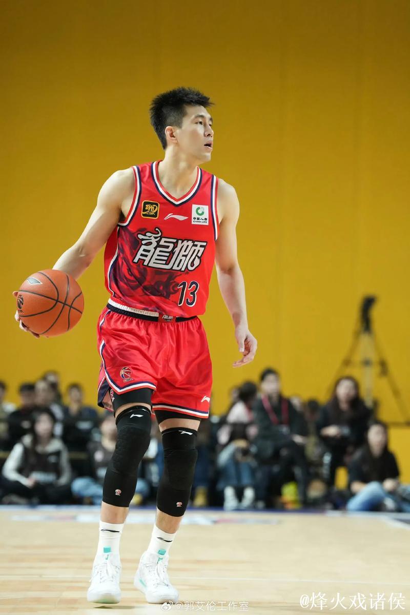 郭艾伦继续穿13号 广州队称赞他是年轻人榜样