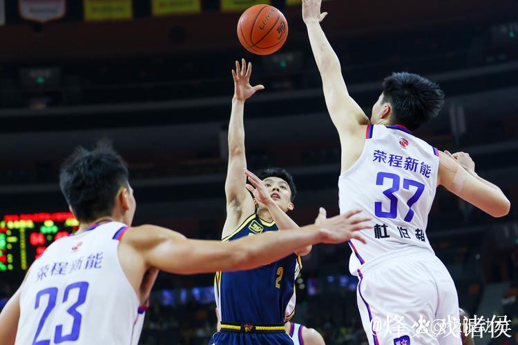 CBA-徐杰22分萨林杰两双 广东东阳光战胜山东高速